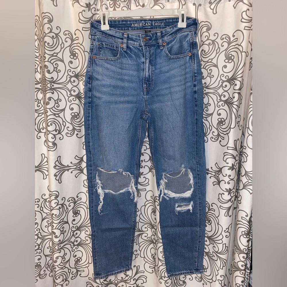 American Eagle Strigid distressed mom jeans